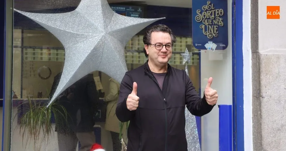 Luis López, responsable de la administración de la calle Prior de Salamanca. Foto: Lydia González