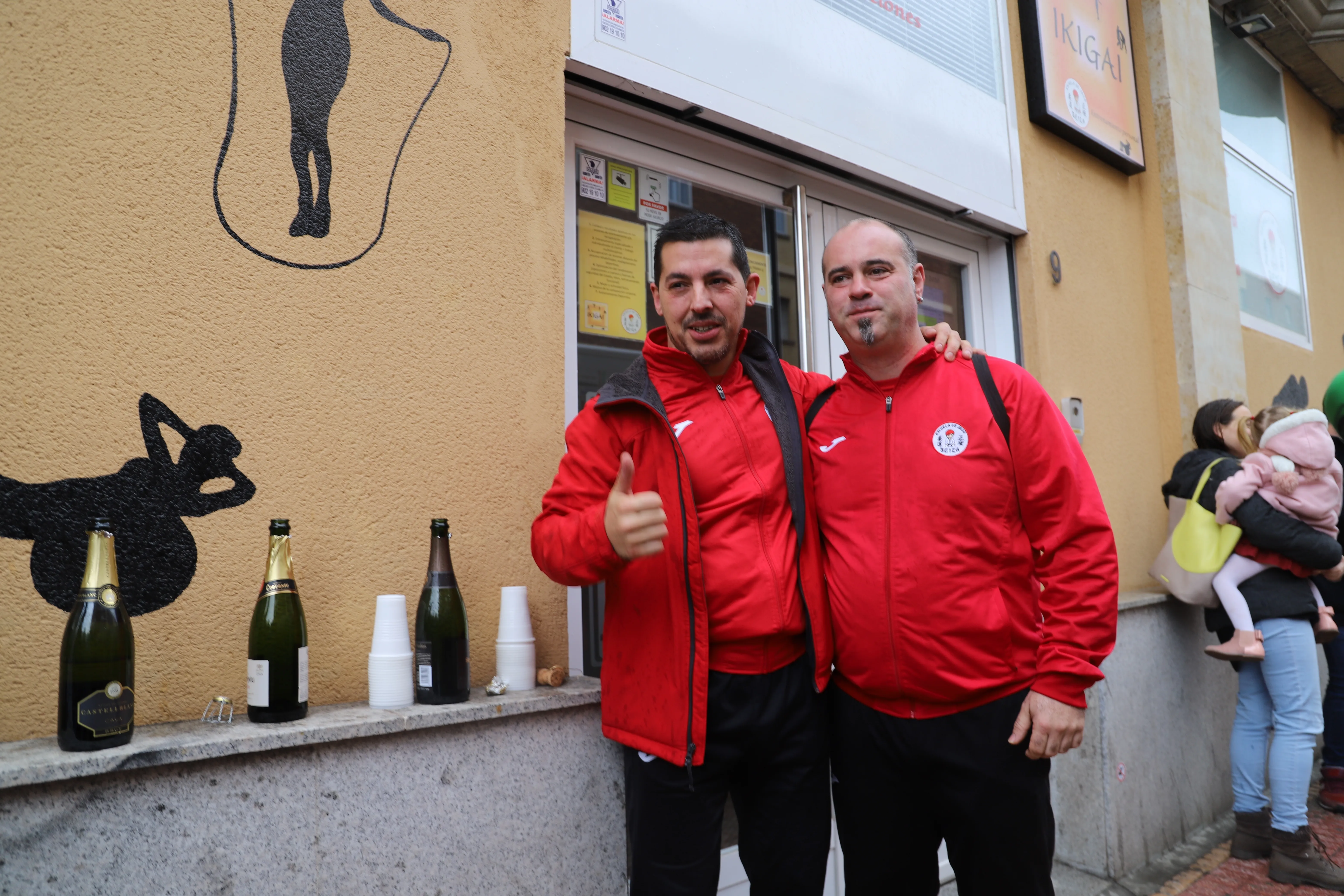 Foto 11 - La Escuela de Judo Seiza, agraciada con 80 millones en participaciones de El Gordo