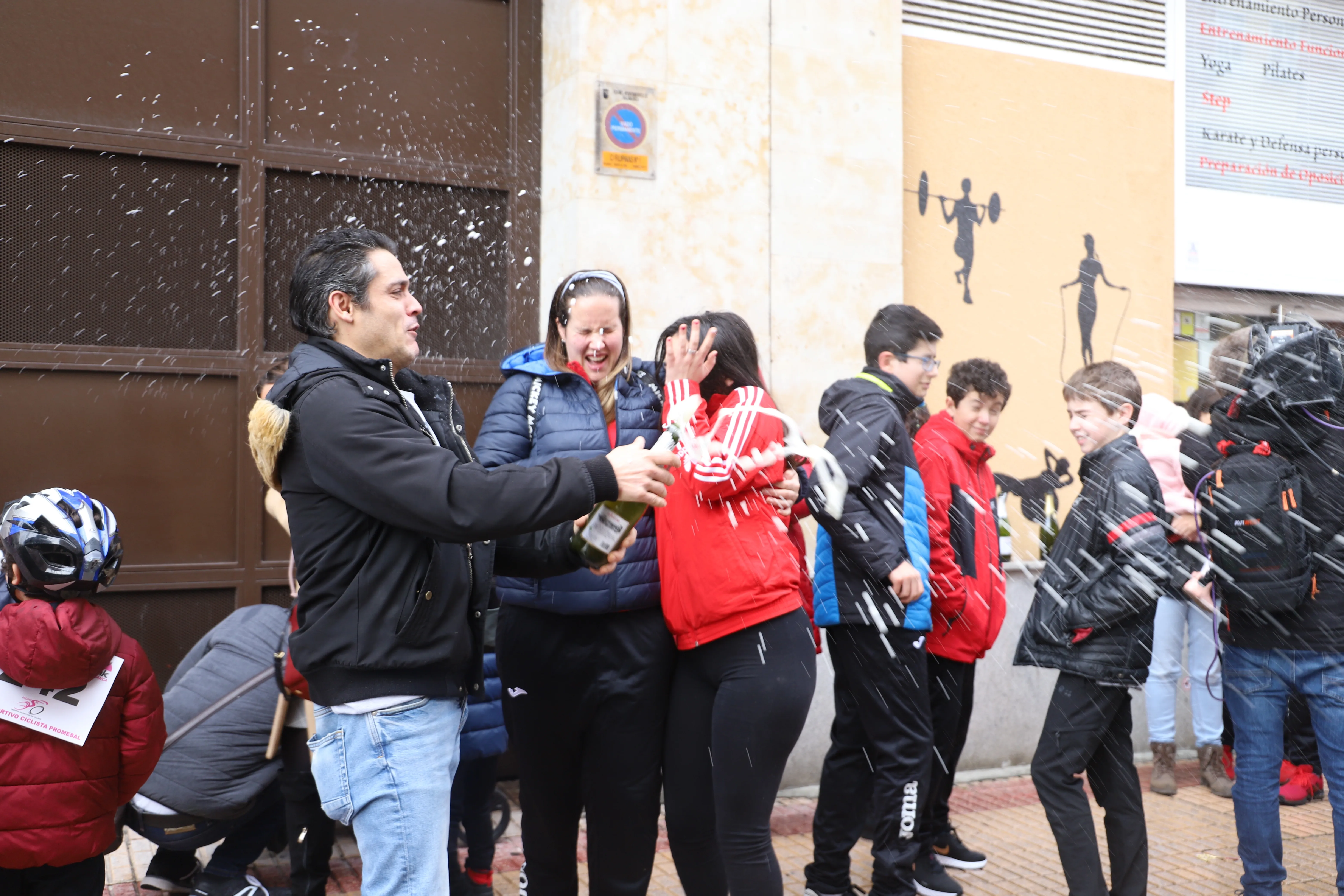 Foto 6 - La Escuela de Judo Seiza, agraciada con 80 millones en participaciones de El Gordo