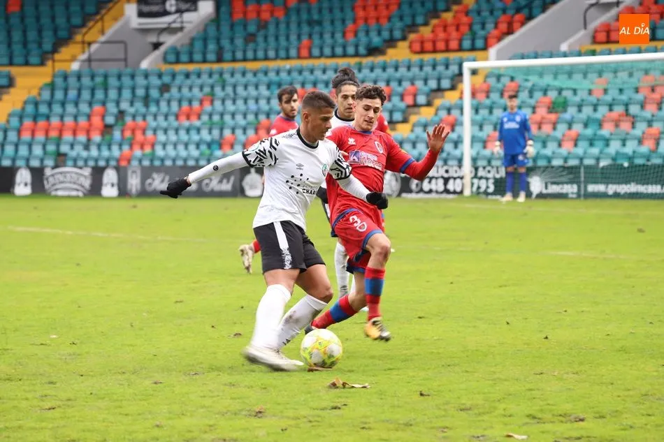 Foto 6 - El Salamanca UDS &lsquo;B&rsquo; firma las tablas con el Numancia &lsquo;B&rsquo; en el Helm&aacute;ntico (1-1)