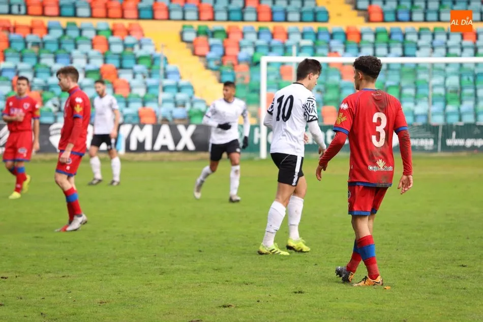 Foto 5 - El Salamanca UDS &lsquo;B&rsquo; firma las tablas con el Numancia &lsquo;B&rsquo; en el Helm&aacute;ntico (1-1)