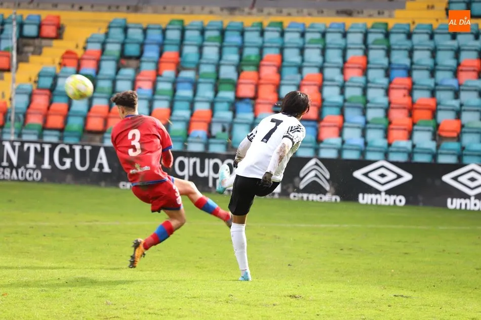 Foto 4 - El Salamanca UDS &lsquo;B&rsquo; firma las tablas con el Numancia &lsquo;B&rsquo; en el Helm&aacute;ntico (1-1)