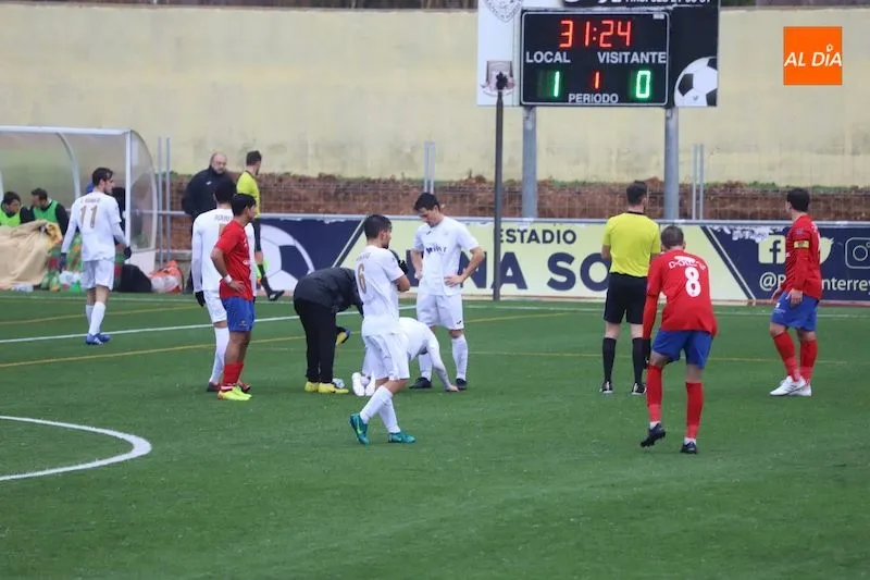 Foto 5 - El Ribert se coloca a dos puntos del Pe&ntilde;aranda tras ganar al Benavente (3-2)