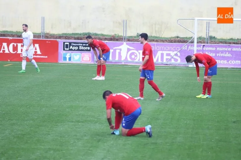 Foto 4 - El Ribert se coloca a dos puntos del Pe&ntilde;aranda tras ganar al Benavente (3-2)