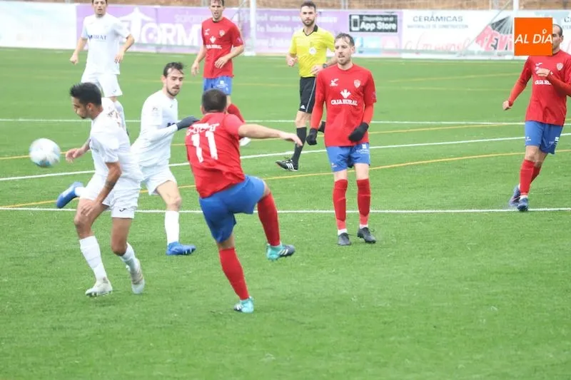 Foto 3 - El Ribert se coloca a dos puntos del Pe&ntilde;aranda tras ganar al Benavente (3-2)