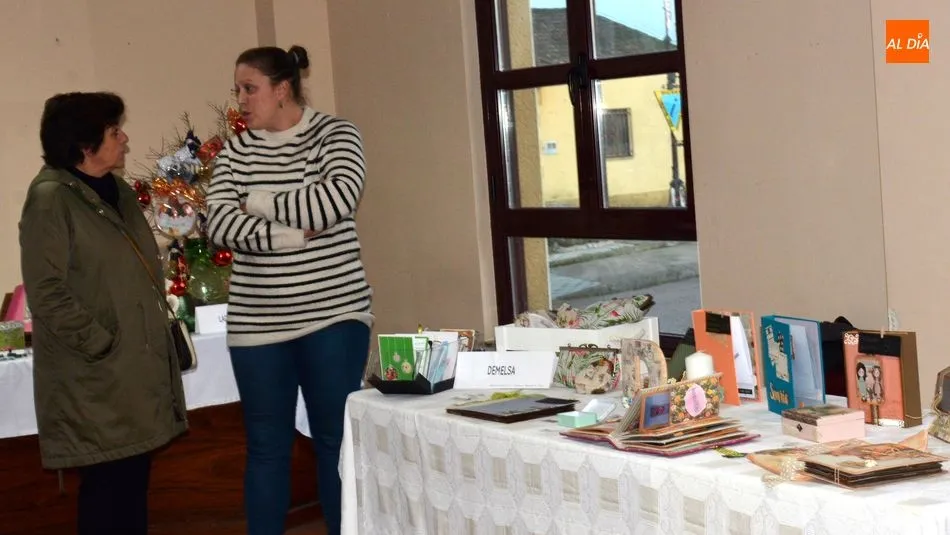 Foto 10 - Buen ambiente en el primer Mercado Navide&ntilde;o de Artesan&iacute;a de Hinojosa de Duero