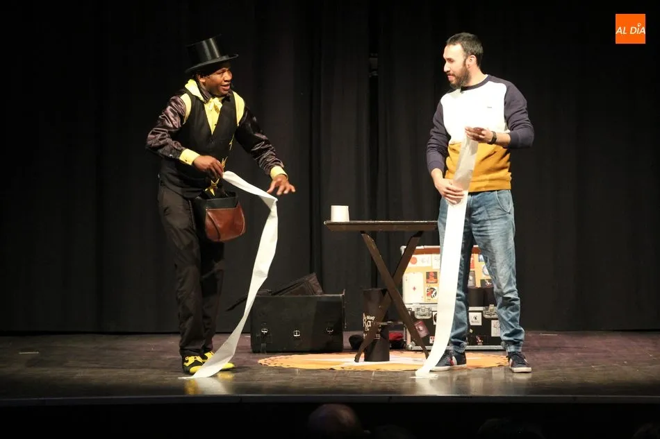 Foto 10 - Excelente espect&aacute;culo de magia y humor de Ra&uacute;l Camag&uuml;ey en Vitigudino  