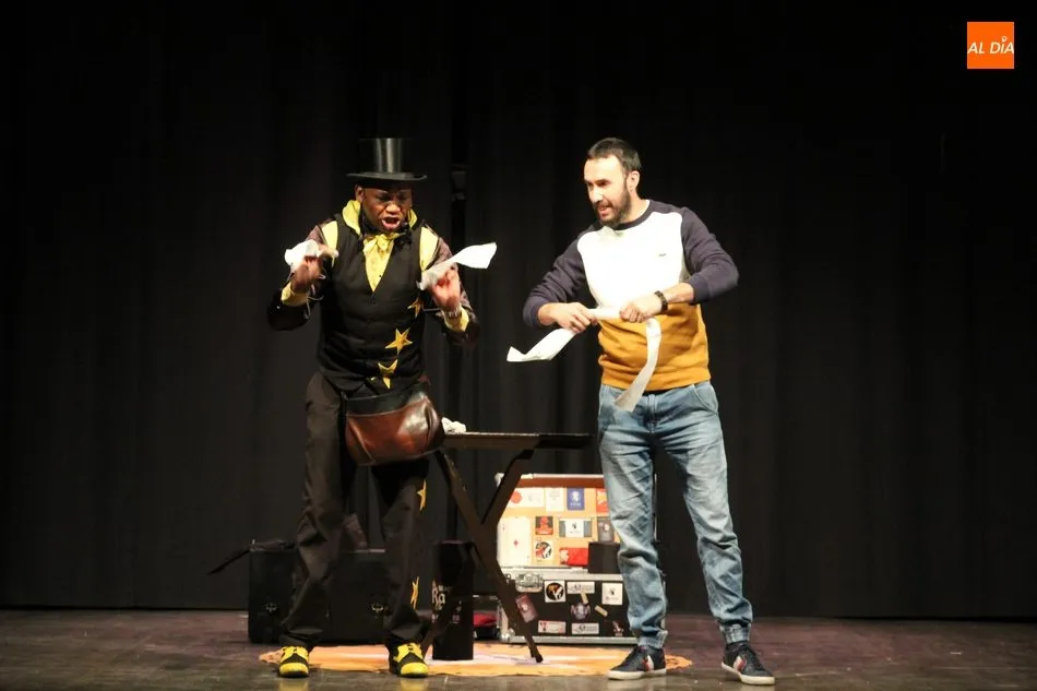 Foto 8 - Excelente espect&aacute;culo de magia y humor de Ra&uacute;l Camag&uuml;ey en Vitigudino  