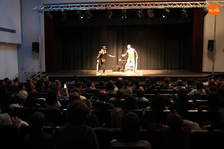Foto 7 - Excelente espect&aacute;culo de magia y humor de Ra&uacute;l Camag&uuml;ey en Vitigudino  