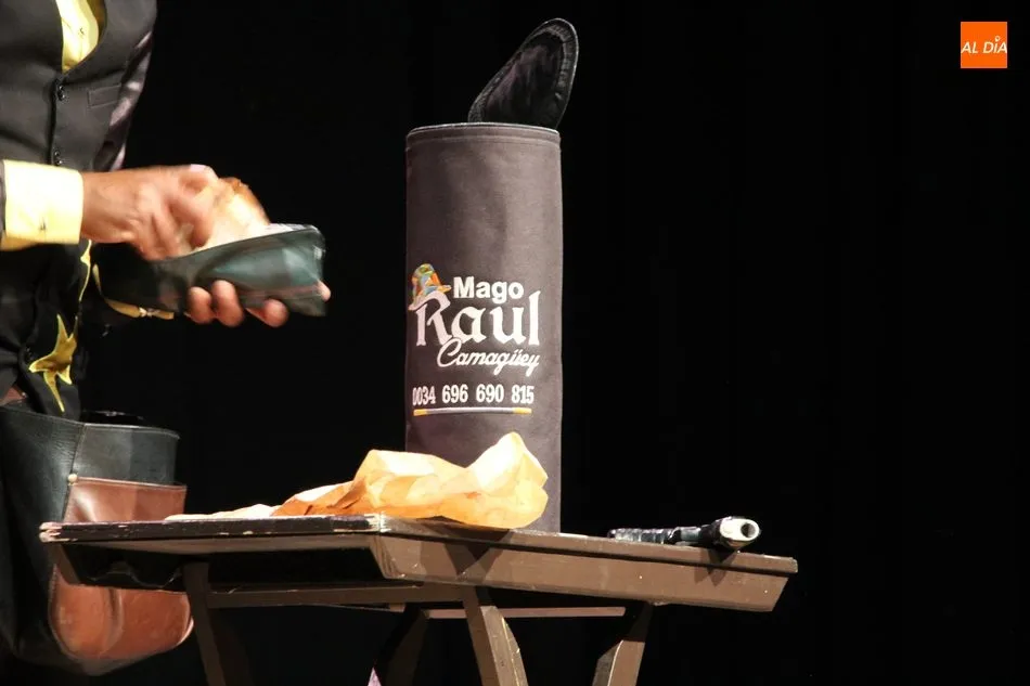Foto 4 - Excelente espect&aacute;culo de magia y humor de Ra&uacute;l Camag&uuml;ey en Vitigudino  