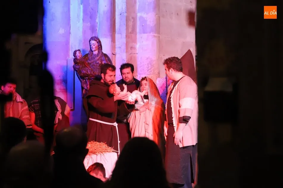Foto 4 - Emocionante y emocionada Navidad Franciscana en la iglesia de San Mart&iacute;n