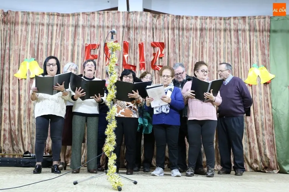 Foto 11 - La Navidad resuena en Villoruela gracias a los coros del arciprestazgo