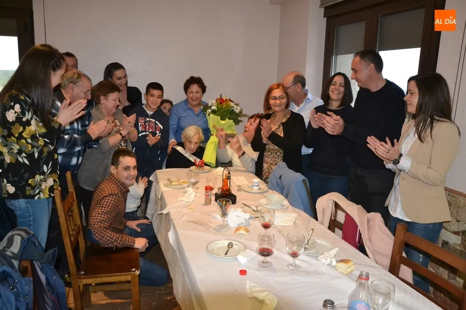 Foto 4 - Crescencia Palacios celebra sus 100 a&ntilde;os rodeada de su familia  