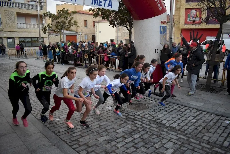 Foto 2 - Jos&eacute; Emilio Marcello y Juana Monta&ntilde;o son los m&aacute;s r&aacute;pidos en la Carrera Navide&ntilde;a de Villamayor