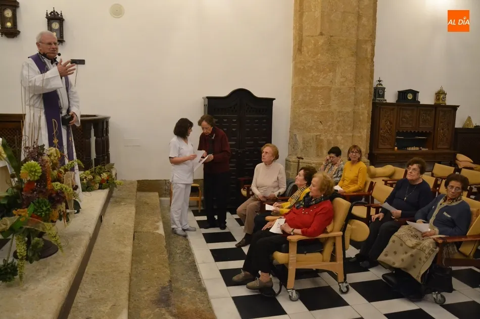 Foto 11 - Obispo T&eacute;llez celebra una misa especial con motivo del inminente nacimiento de Jes&uacute;s  