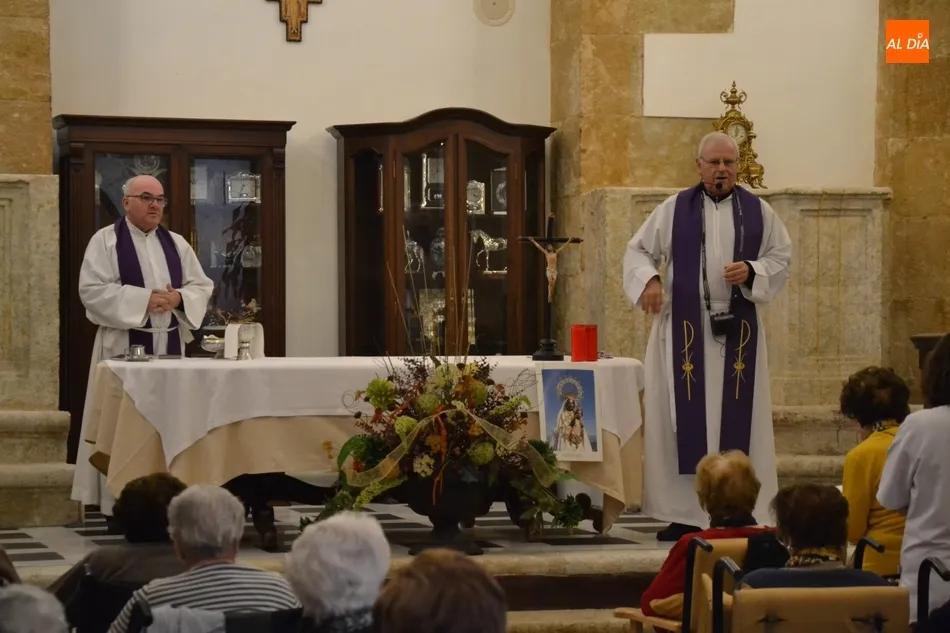 Foto 3 - Obispo T&eacute;llez celebra una misa especial con motivo del inminente nacimiento de Jes&uacute;s  
