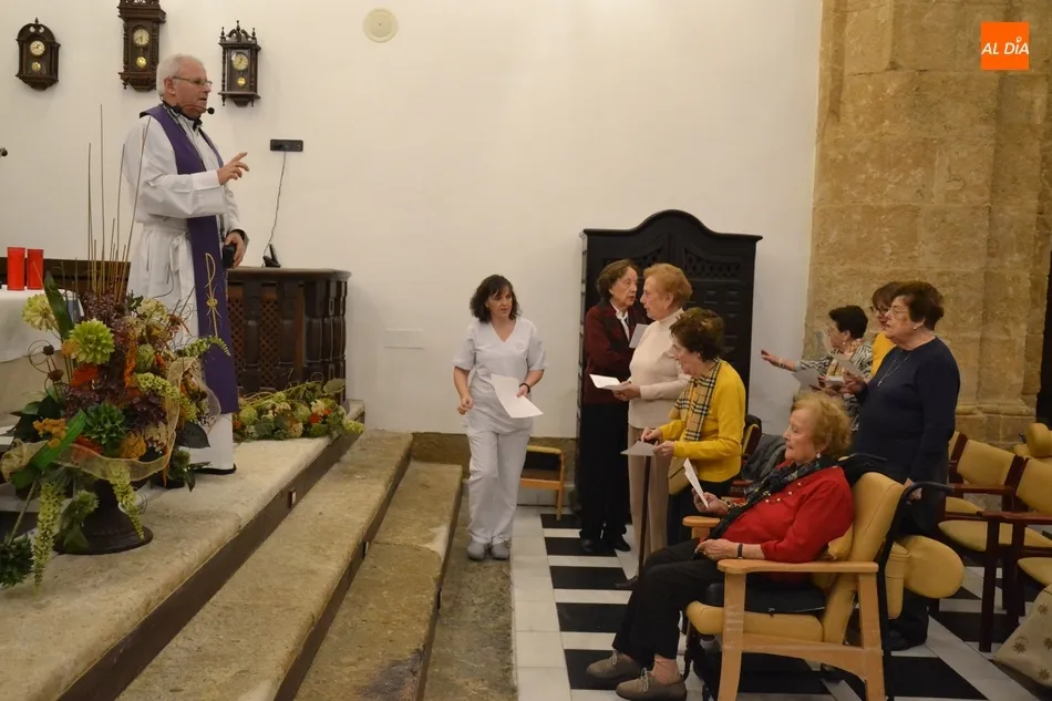 Foto 4 - Obispo T&eacute;llez celebra una misa especial con motivo del inminente nacimiento de Jes&uacute;s  