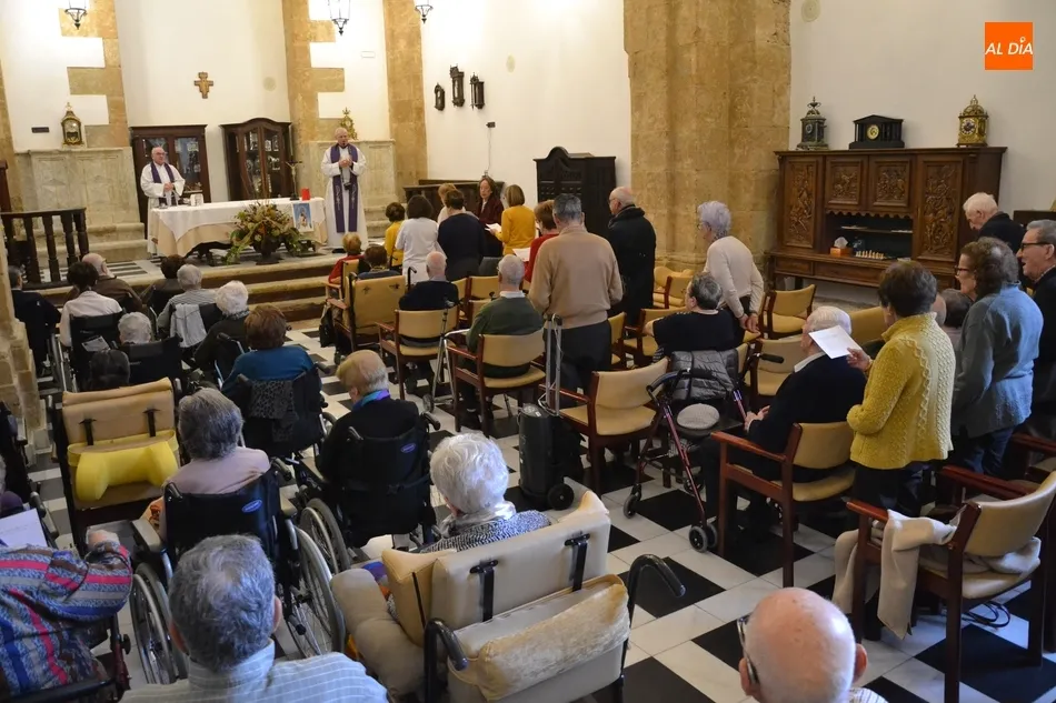 Foto 2 - Obispo T&eacute;llez celebra una misa especial con motivo del inminente nacimiento de Jes&uacute;s  