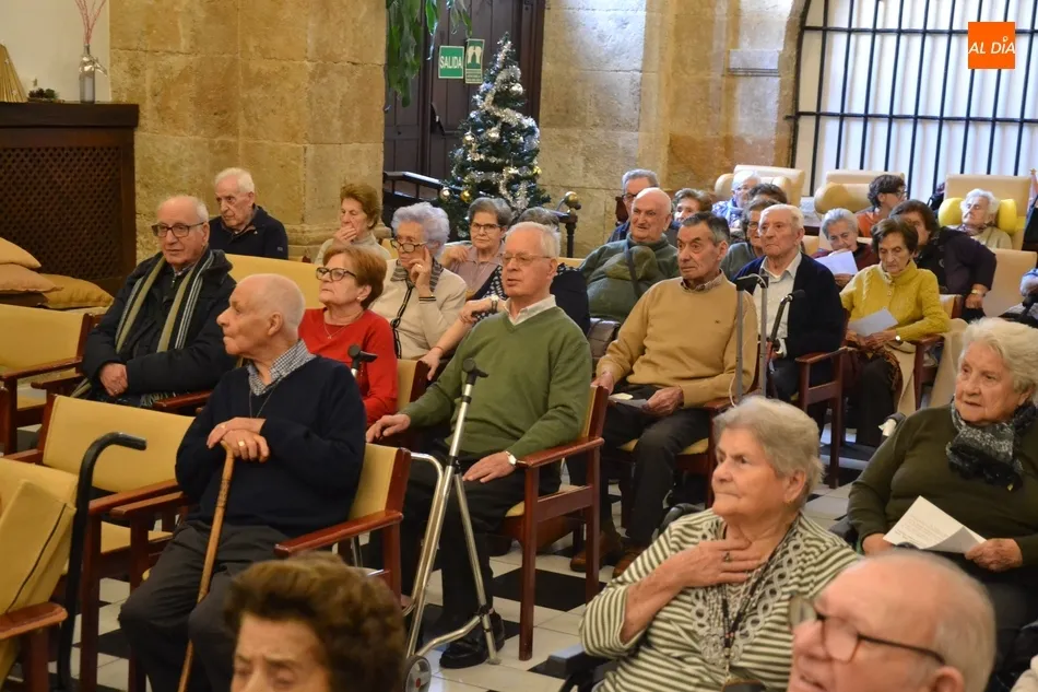 Foto 7 - Obispo T&eacute;llez celebra una misa especial con motivo del inminente nacimiento de Jes&uacute;s  