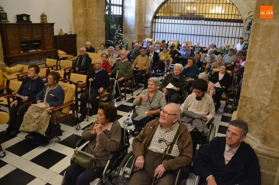Foto 10 - Obispo T&eacute;llez celebra una misa especial con motivo del inminente nacimiento de Jes&uacute;s  