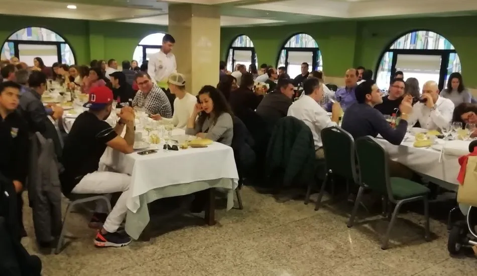 Foto 2 - Multitudinaria comida de Navidad del Alba de Tormes Club de F&uacute;tbol