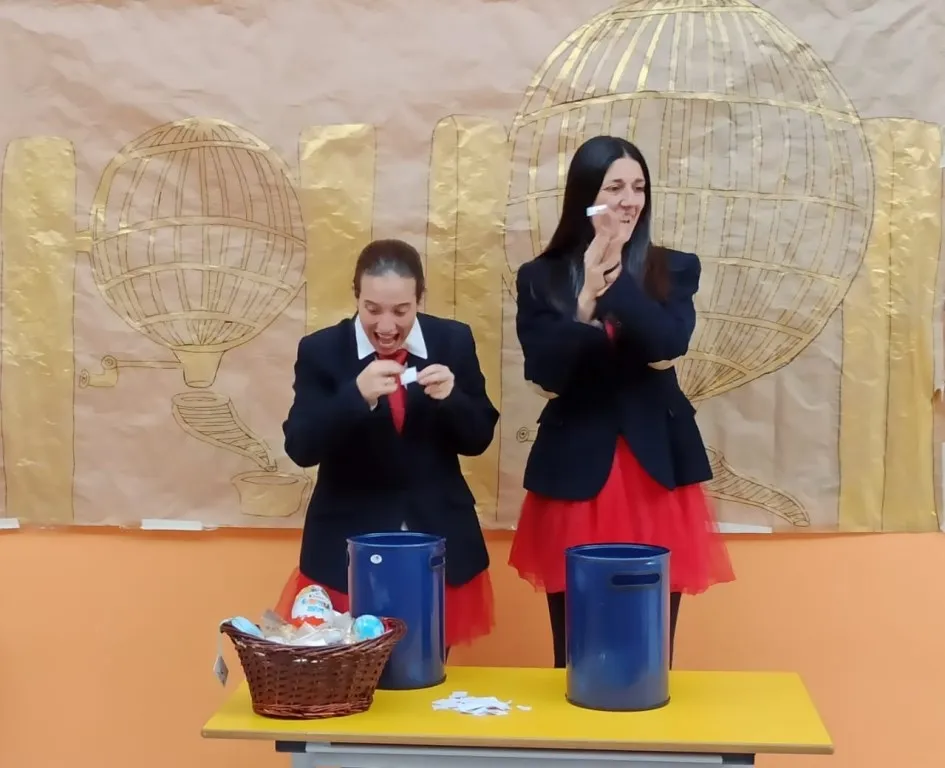 Foto 6 - La Escuela Infantil celebra su emblem&aacute;tico sorteo de Navidad con mucho chocolate en juego  