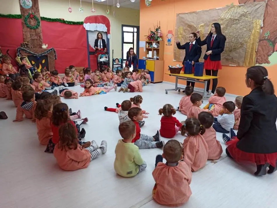 Foto 7 - La Escuela Infantil celebra su emblem&aacute;tico sorteo de Navidad con mucho chocolate en juego  