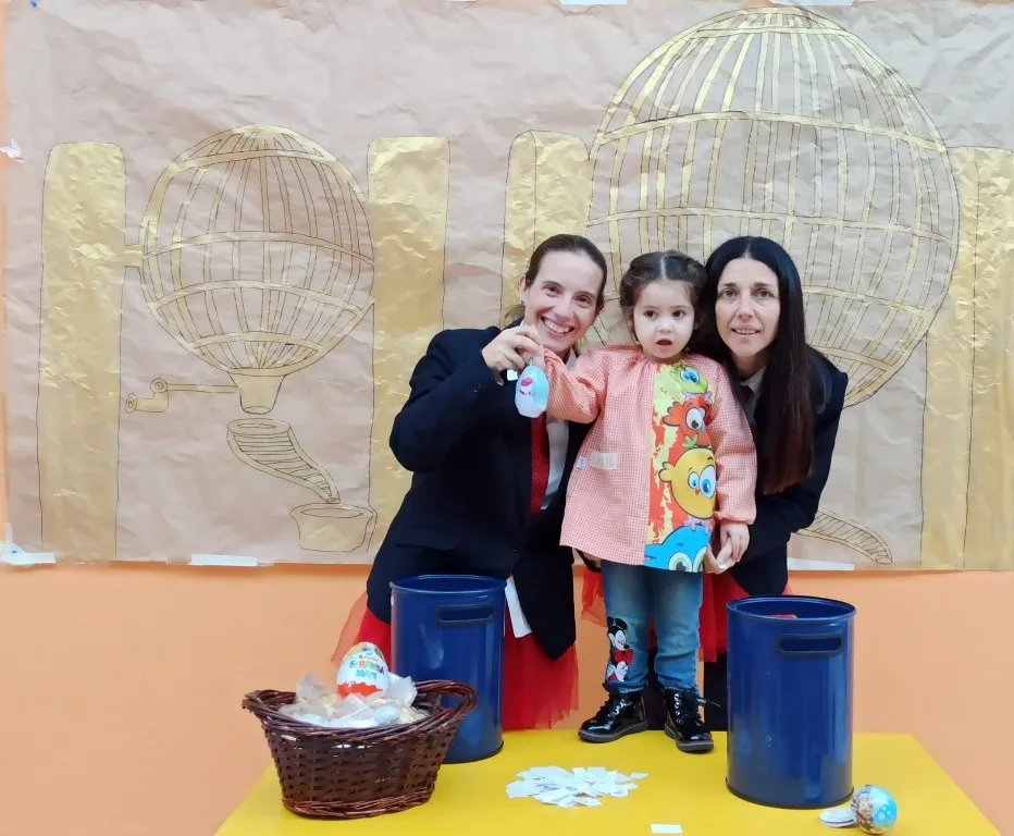Foto 3 - La Escuela Infantil celebra su emblem&aacute;tico sorteo de Navidad con mucho chocolate en juego  
