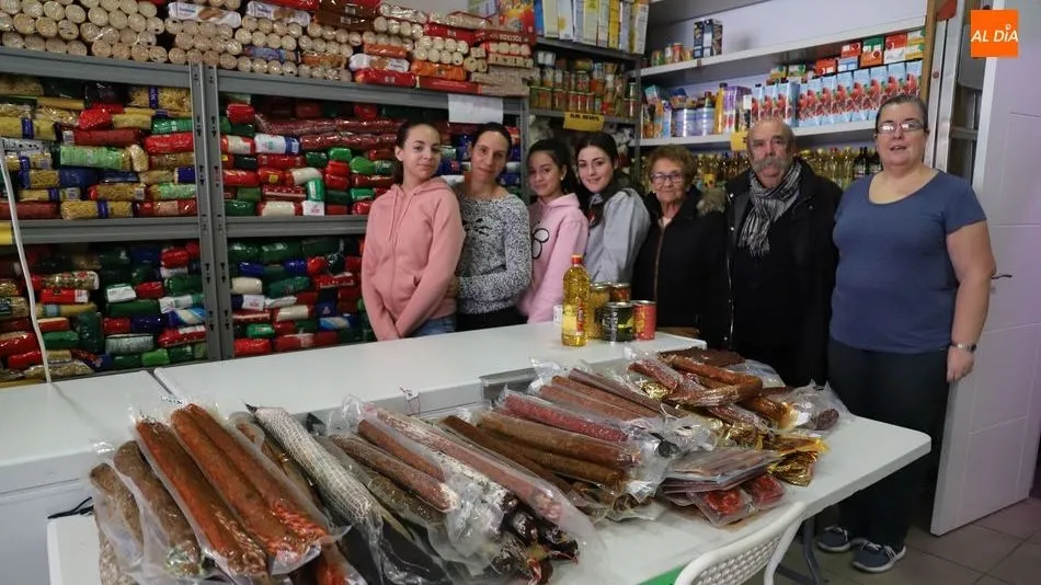 Foto 3 - El Comedor de los Pobres vuelve a ser un hogar en Nochebuena para un centenar de personas sin...