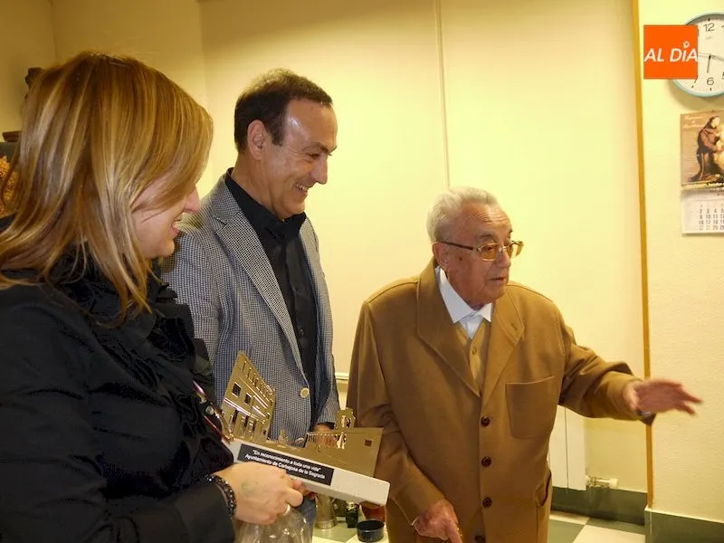 Foto 9 - Carbajosa homenajea a sus vecinos m&aacute;s longevos
