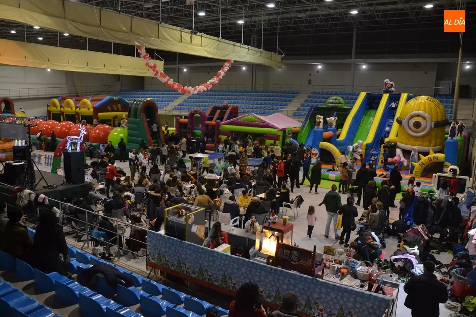 Foto 11 - Pap&aacute; Noel empieza en Navilandia su visita a los ni&ntilde;os mirobrigenses  