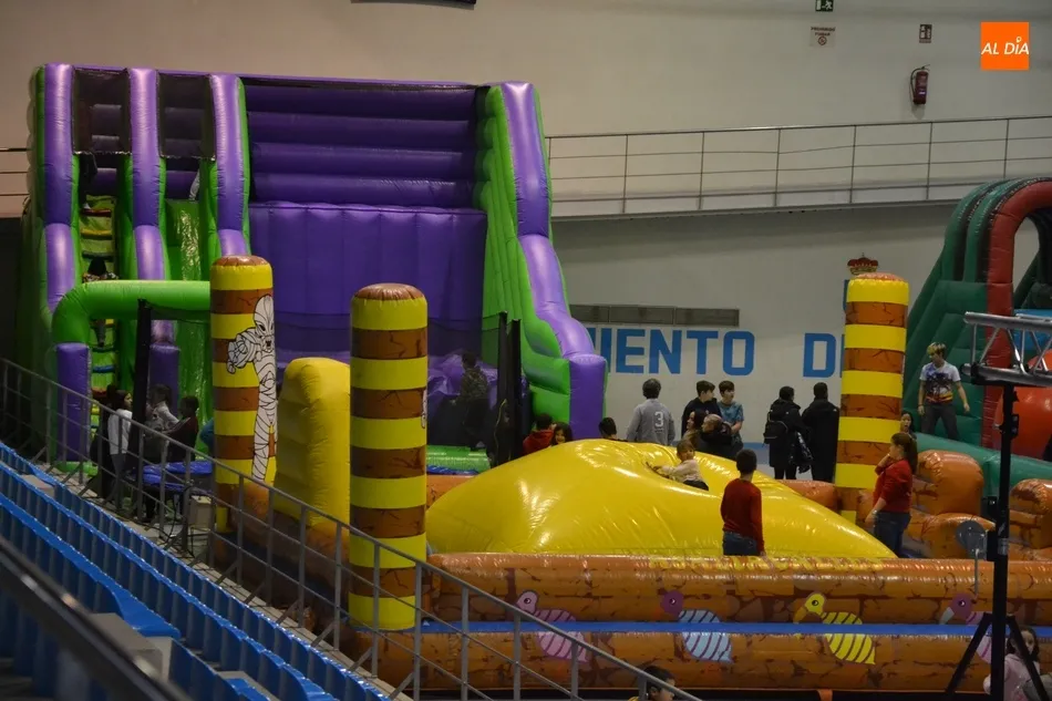 Foto 6 - Pap&aacute; Noel empieza en Navilandia su visita a los ni&ntilde;os mirobrigenses  