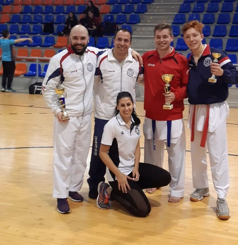 Integrantes del Club Osaka de Salamanca celebran las medallas obtenidas en Valladolid