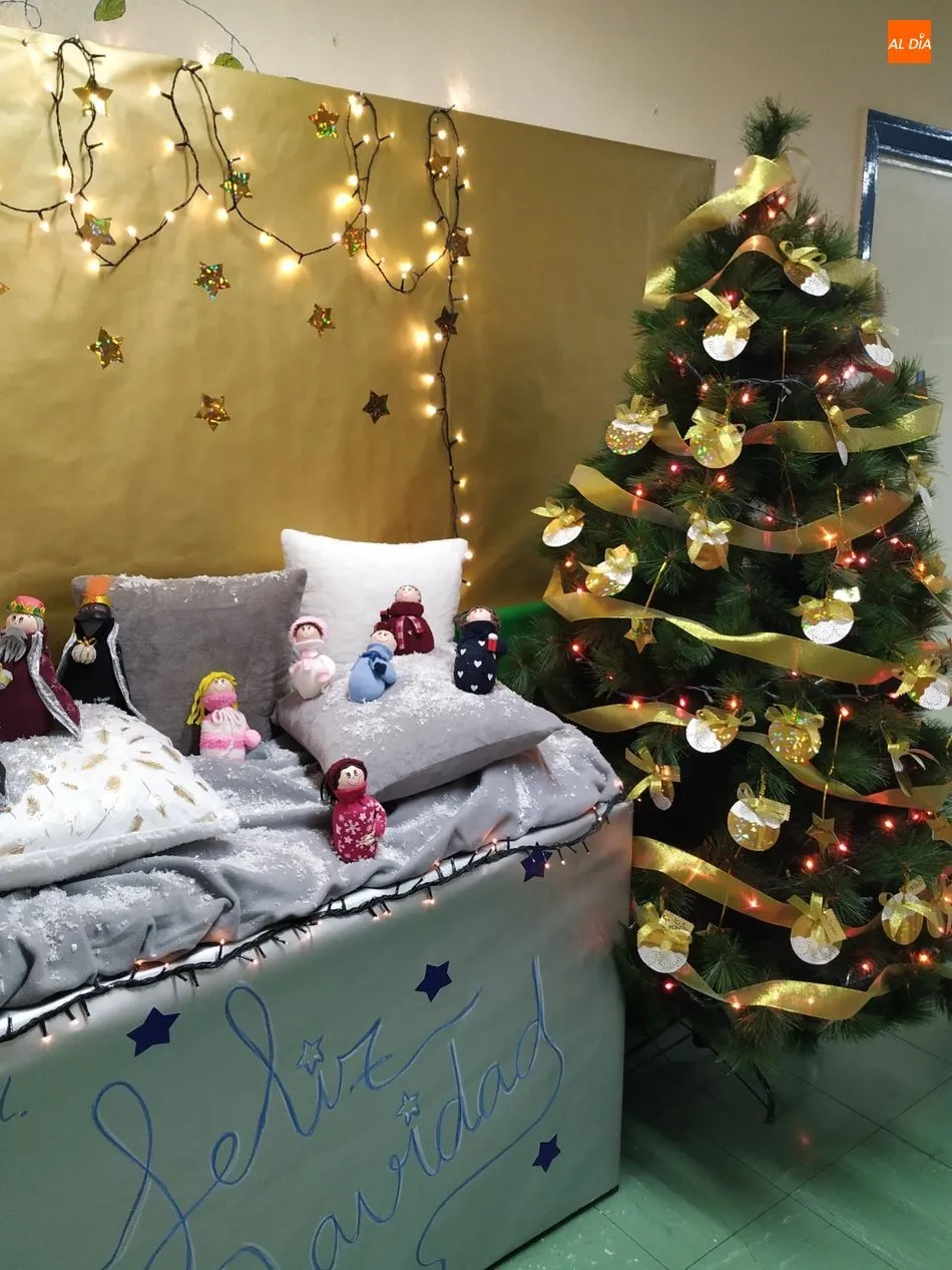 Foto 2 - Navidad en el aula hospitalaria del Hospital Cl&iacute;nico de Salamanca de la mano de Rosa y Raquel  
