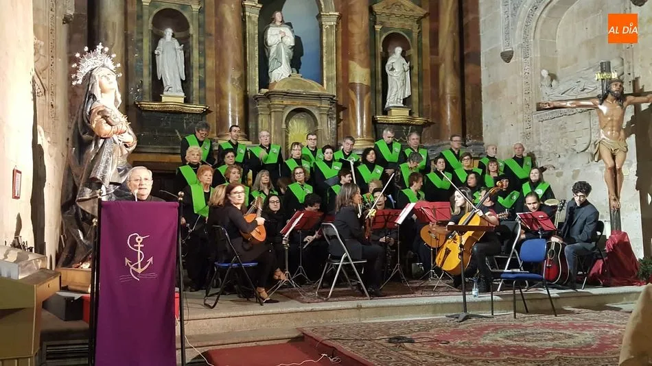 Foto 5 - El coro de San Benito pone m&uacute;sica a la Navidad