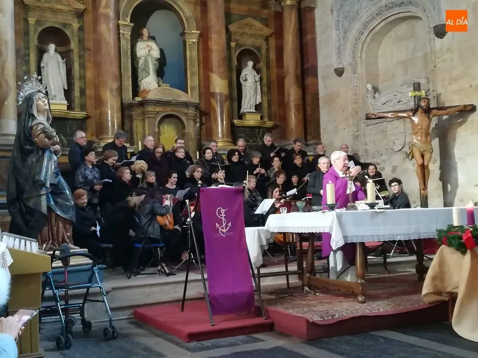 Foto 4 - El coro de San Benito pone m&uacute;sica a la Navidad