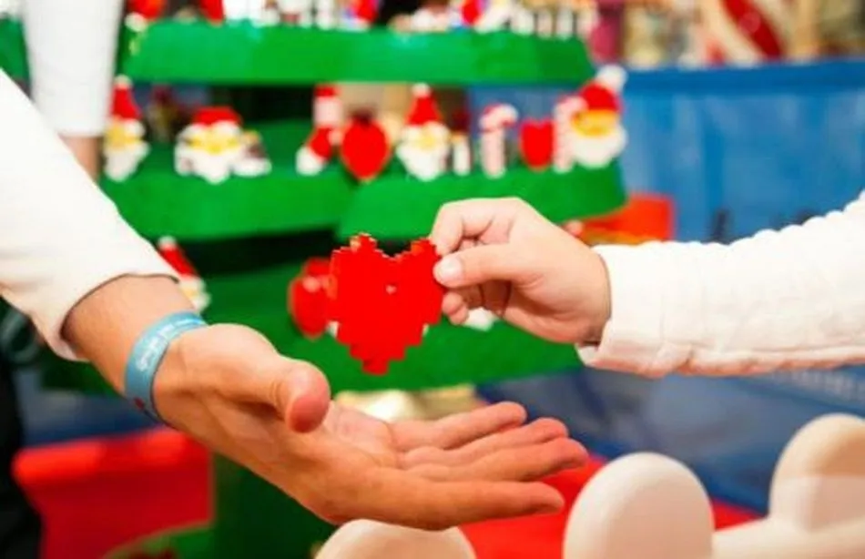 Foto 2 - El Corte Ingl&eacute;s y Lego donan 20.000 juegos de construcci&oacute;n a la Fundaci&oacute;n Aladina