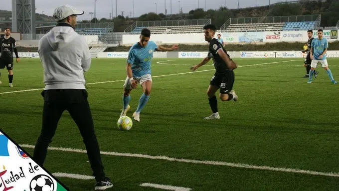 Caramelo durante un encuentro con el Ciudad de Lucena / Twitter Ciudad de Lucena
