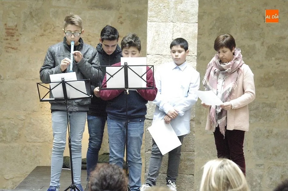 Foto 3 - Alumnos del Seminario celebran la Navidad en compa&ntilde;&iacute;a de profesores y padres  