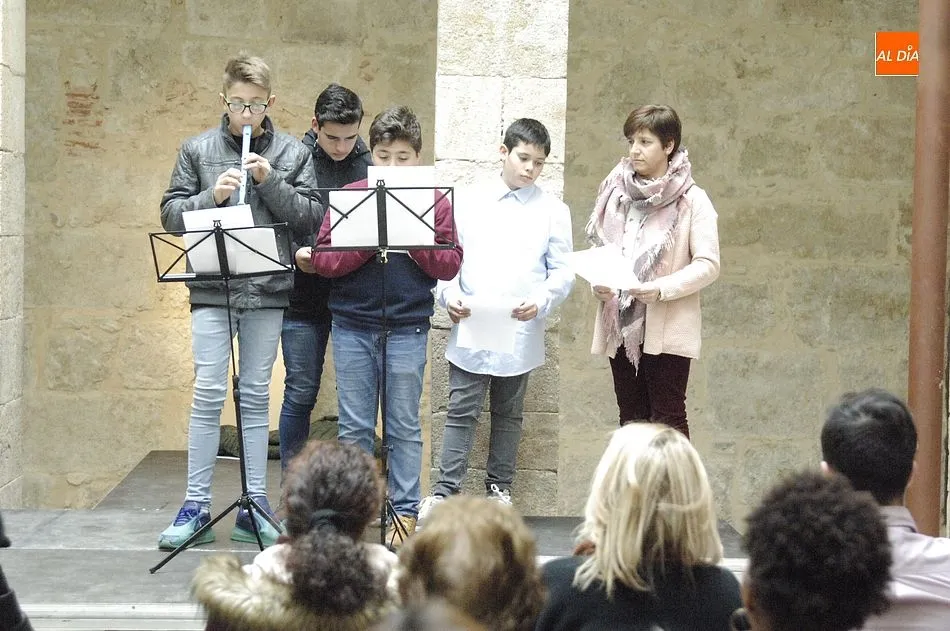 Foto 2 - Alumnos del Seminario celebran la Navidad en compa&ntilde;&iacute;a de profesores y padres  