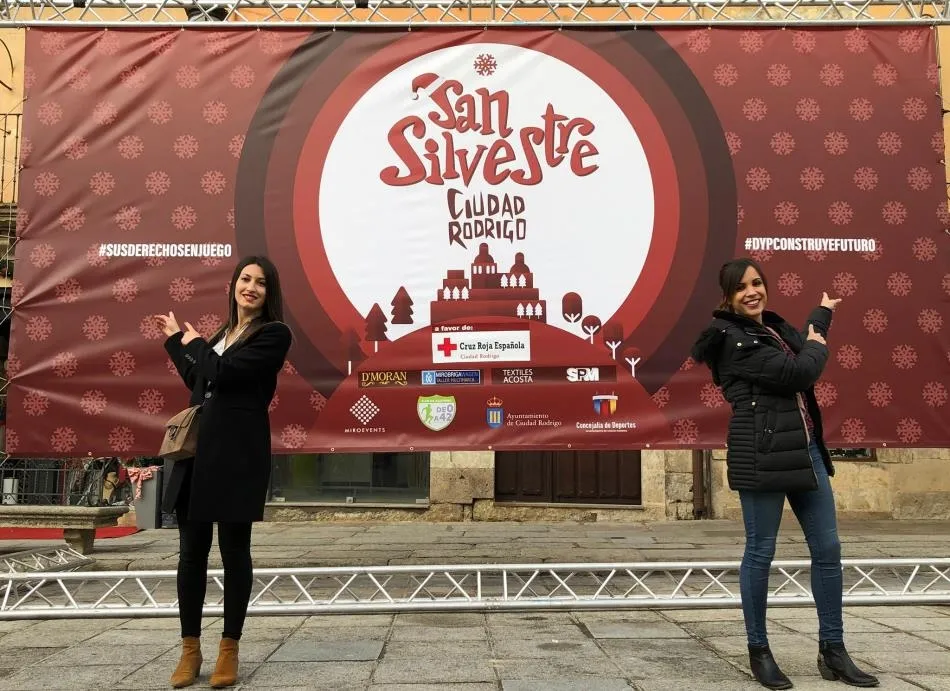 La San Silvestre invita a hacerse fotos en un photocall en la Plaza Mayor con fines solidarios  