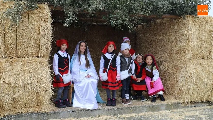 Los vecinos de Rollán anticiparon la Navidad con un vistoso belén viviente