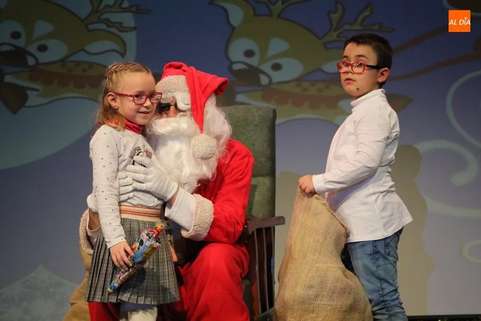 Foto 10 - Pap&aacute; Noel llena de ilusi&oacute;n el Centro Cultural de Vitigudino  