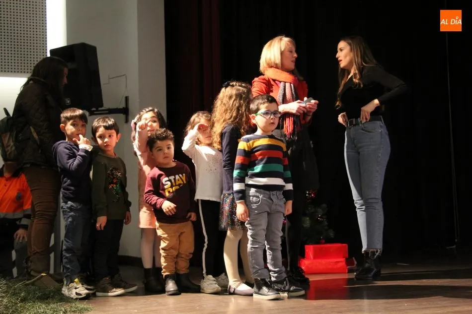 Foto 3 - Pap&aacute; Noel llena de ilusi&oacute;n el Centro Cultural de Vitigudino  