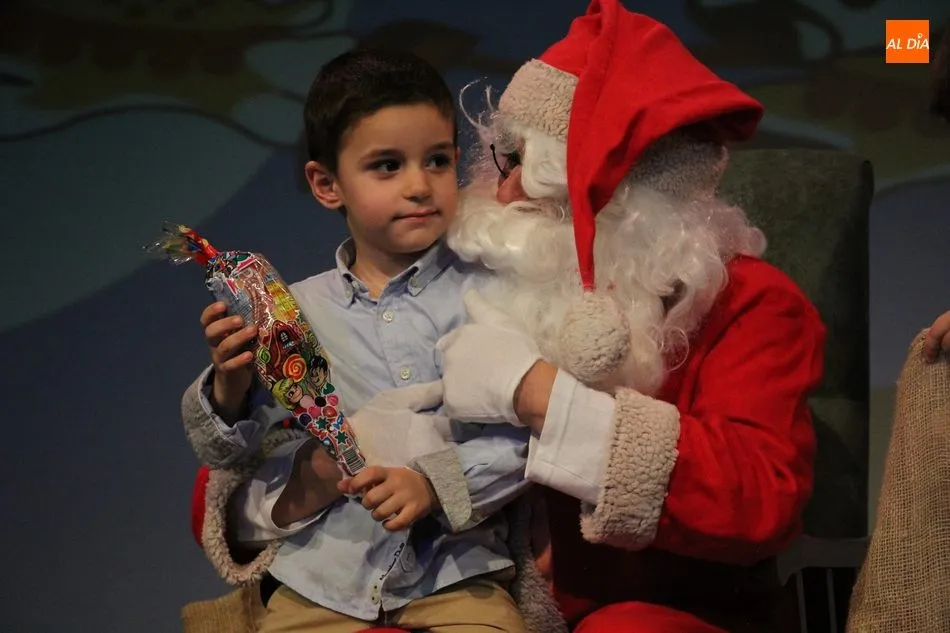 Foto 7 - Pap&aacute; Noel llena de ilusi&oacute;n el Centro Cultural de Vitigudino  