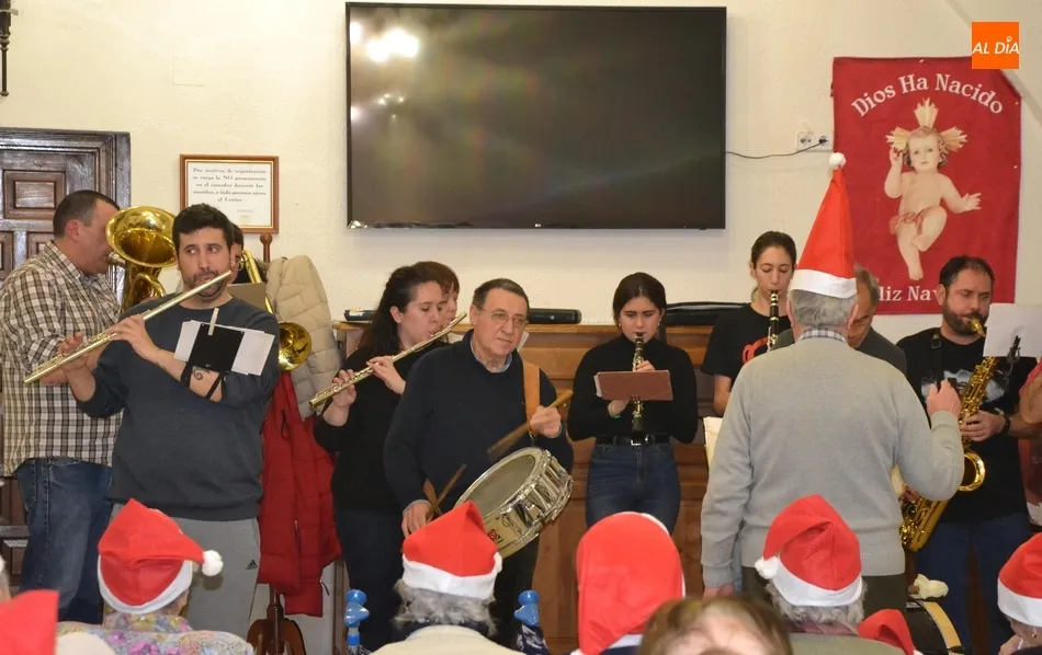 Foto 9 - Obispo T&eacute;llez y el Hospital de la Pasi&oacute;n reciben a la Banda de M&uacute;sica en la tarde de Nochebuena  