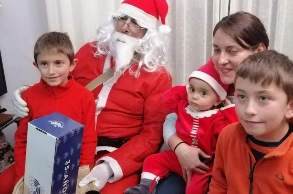 Foto 4 - Papa N&oacute;el pasa por Olmedo de Camaces y llena de alegr&iacute;a la residencia  