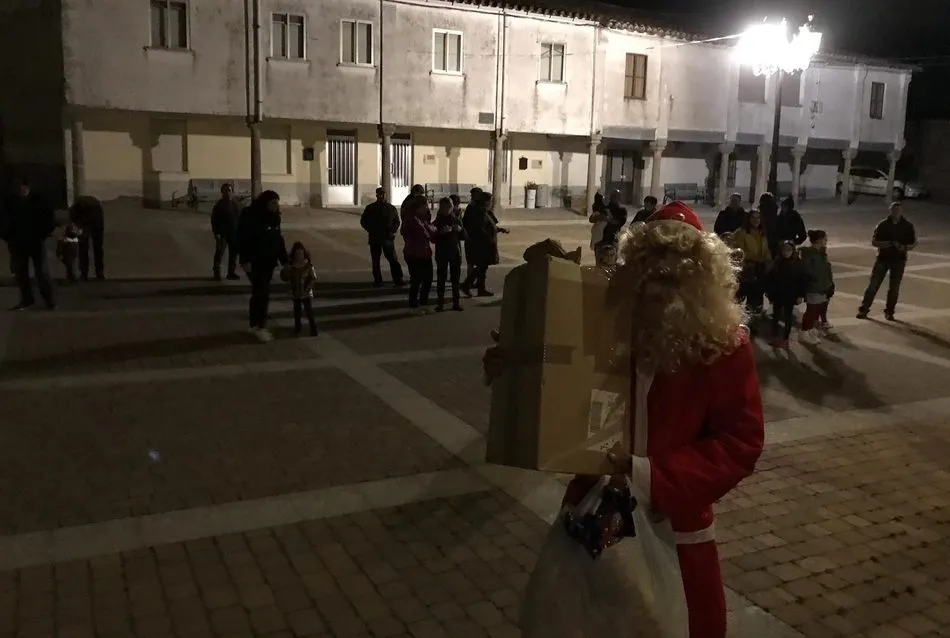 Foto 9 - Pap&aacute; Noel llena de ilusi&oacute;n Guadramiro con regalos para los ni&ntilde;os  
