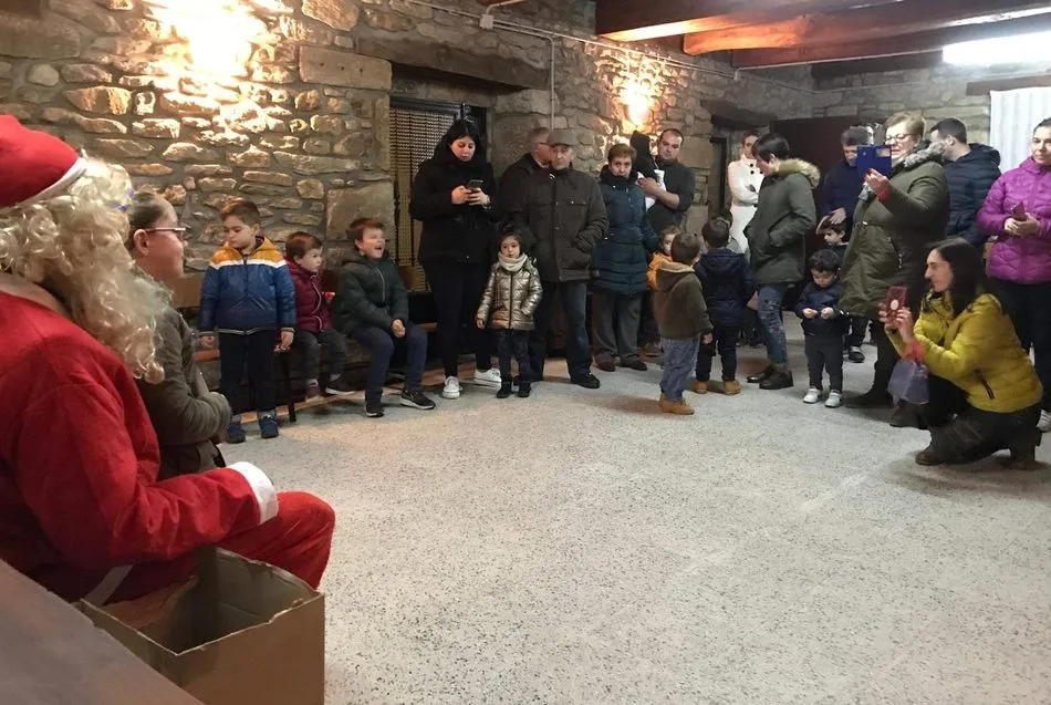 Foto 8 - Pap&aacute; Noel llena de ilusi&oacute;n Guadramiro con regalos para los ni&ntilde;os  