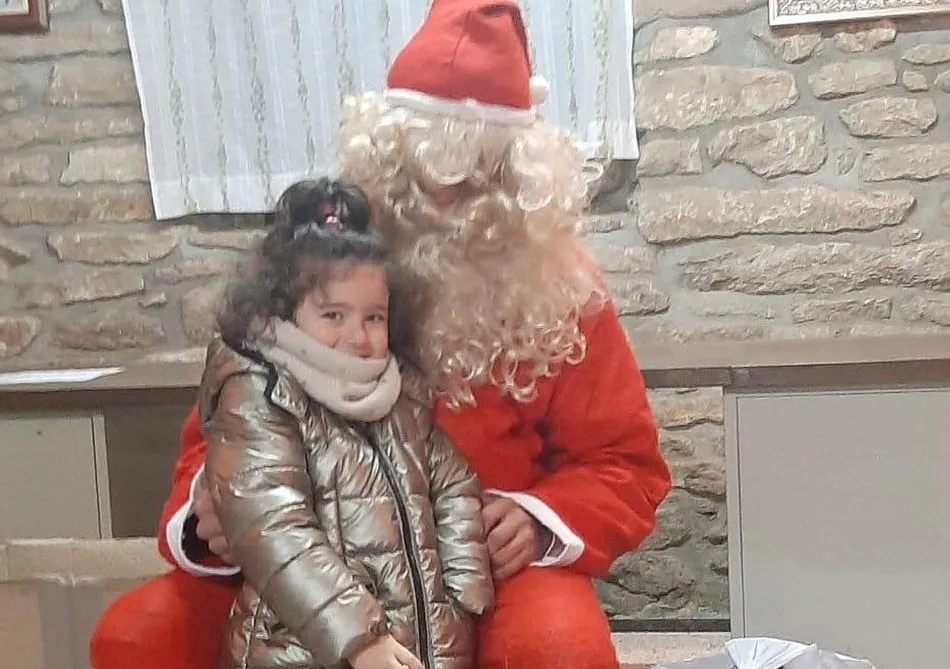 Foto 5 - Pap&aacute; Noel llena de ilusi&oacute;n Guadramiro con regalos para los ni&ntilde;os  